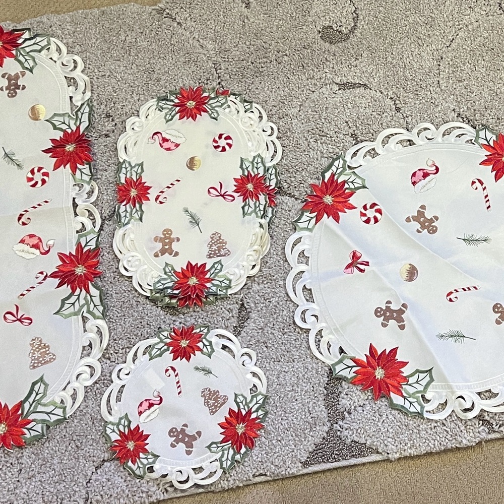 🎄Festive Holiday Table Linens with Poinsettia Design